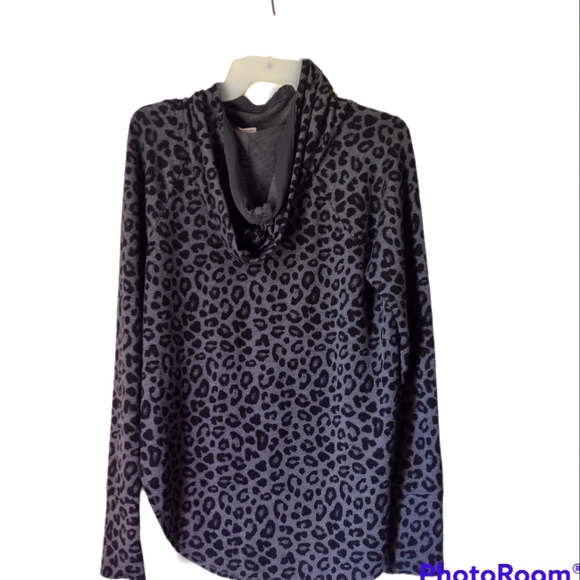 ATHLETIC WORKS®™ Black & Grey Leopard Printed Pull-Over Hooded Top - Picture 3 of 6